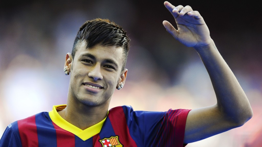 neymar-acena-para-a-torcida-do-barcelona-em-sua-apresentacao-oficial-no-clube-espanhol-1370281816234_1920x1080
