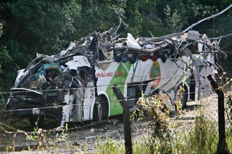 onibus-ficou-completamente-destruido-362399